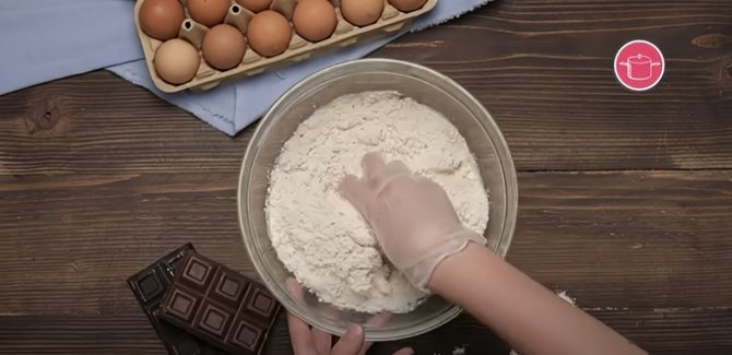 عجن المكونات