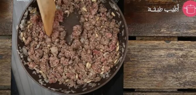 طهي المكونات معًا