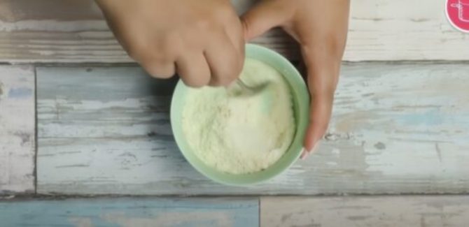 خلط المكونات الجافة
