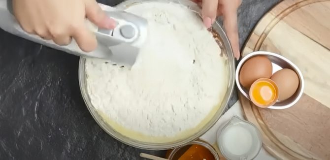 إضافة الدقيق