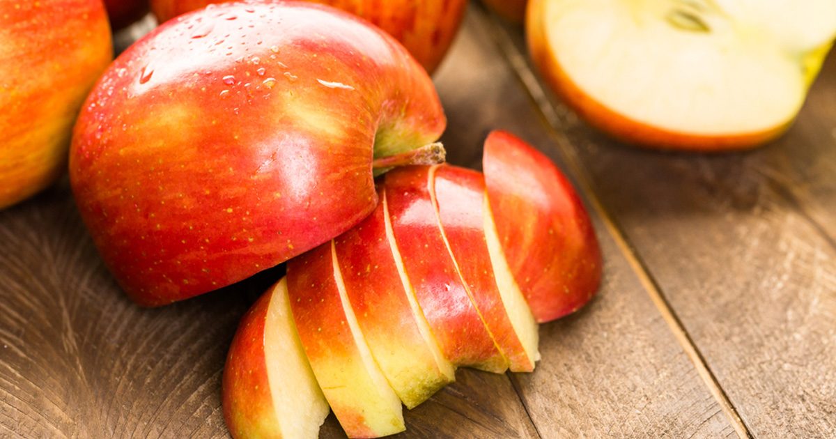حيل تمنع التفاح من أن يسود بعد التقطيع أو التقشير 
