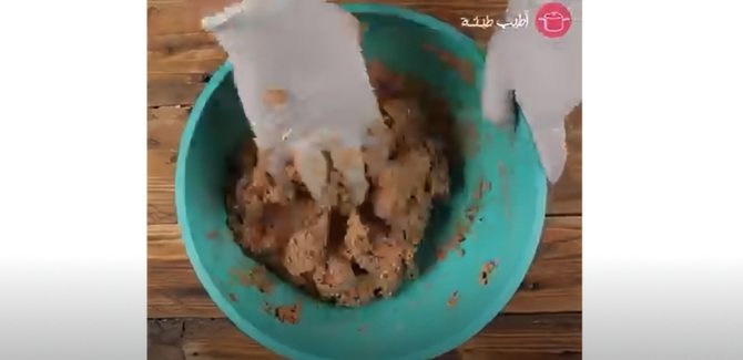 عجن المكونات
