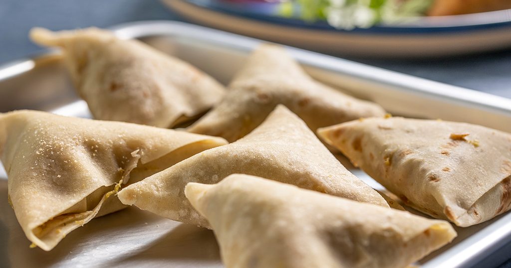 كم سعرة حرارية في السمبوسة في القلاية الهوائية