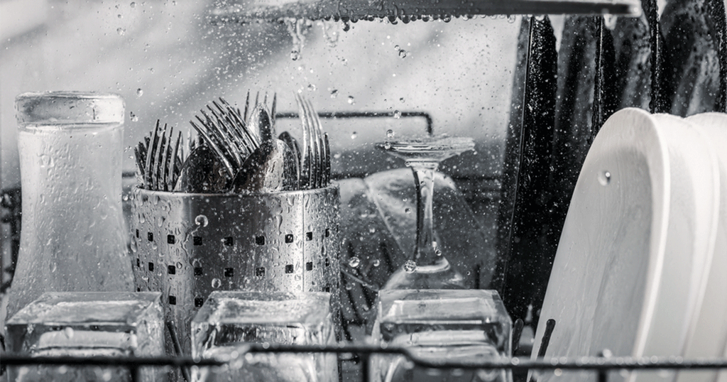 داخل غسالة اطباق