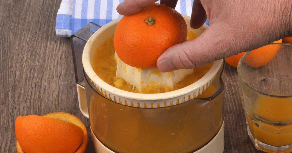 تحضير عصير البرتقال الطبيعي