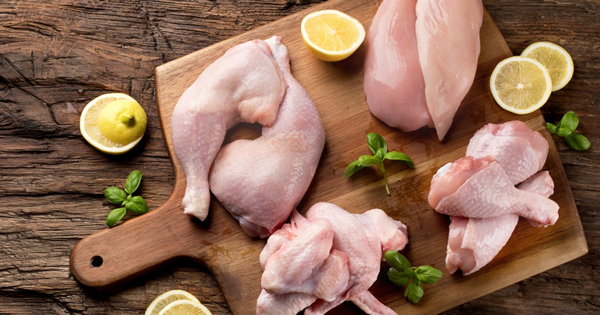 طرق تنظيف الدجاج بدون غسل