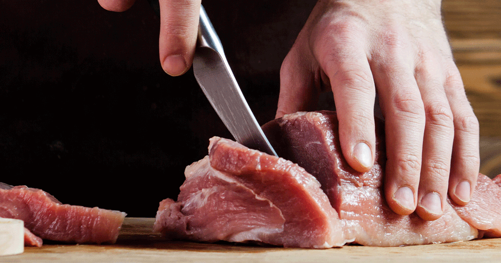 تقطيع اللحوم النيئة