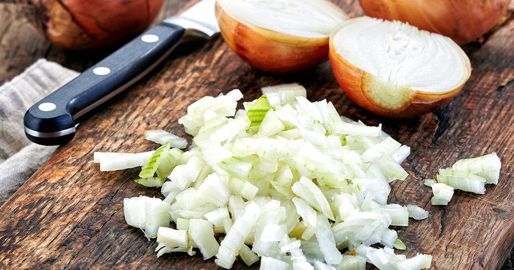 طرق تقطيع البصل بحسب الطبخة