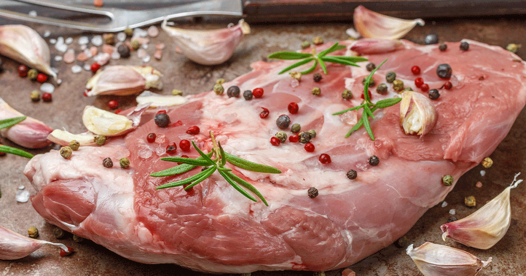 قطعة من لحم الغنم