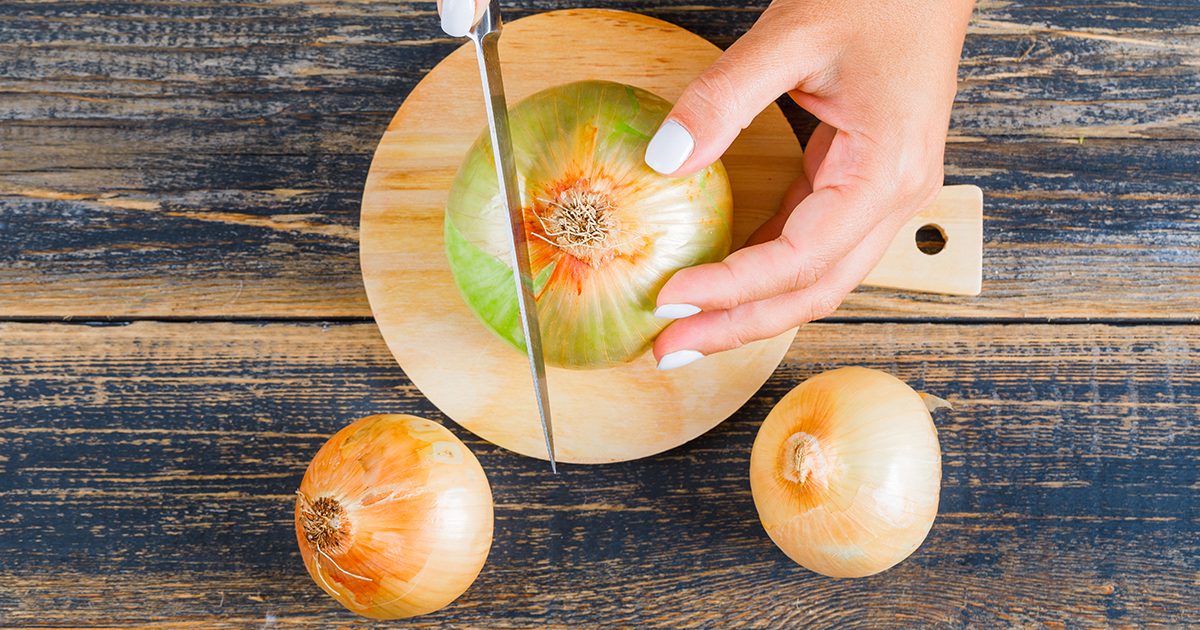 تناول البصل النيئ: 6 فوائد صحية مذهلة!