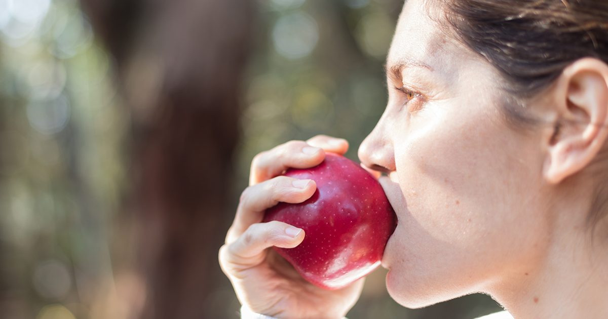 كم حبّة تفاح يمكن أن تتناولوا في اليوم الواحد؟