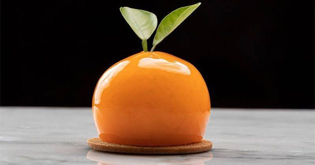 من التصميمات المميزة للحلوى في مطعم أورفلي بدبي