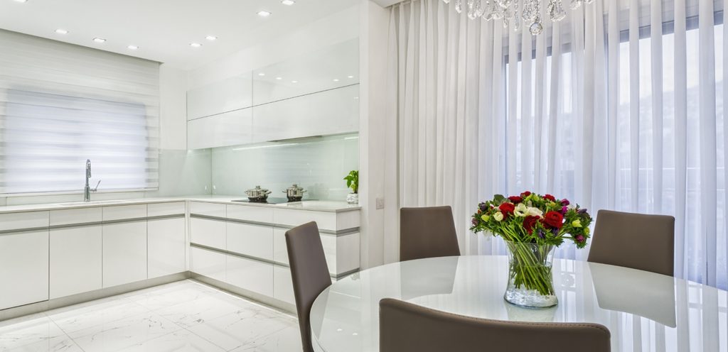 طاولة طعام رخامية