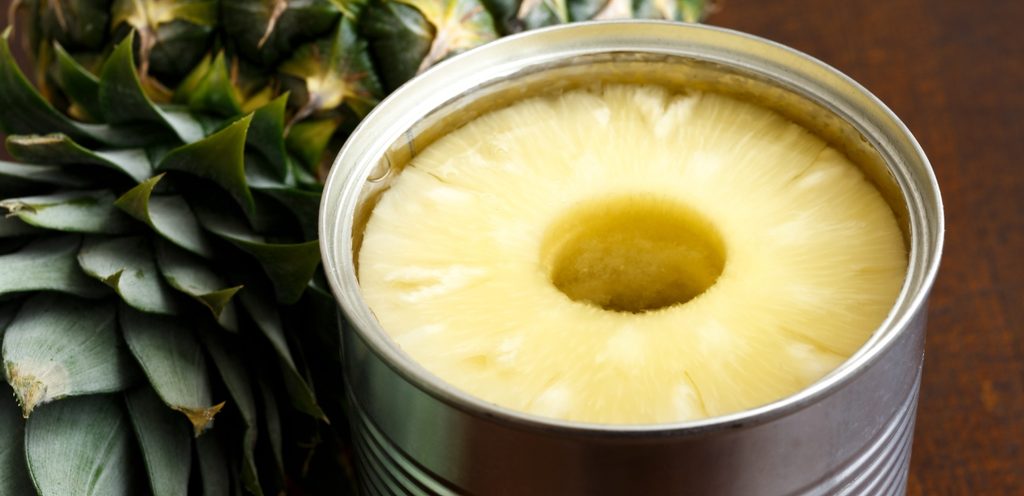 فاكهة الأناناس المعلبة