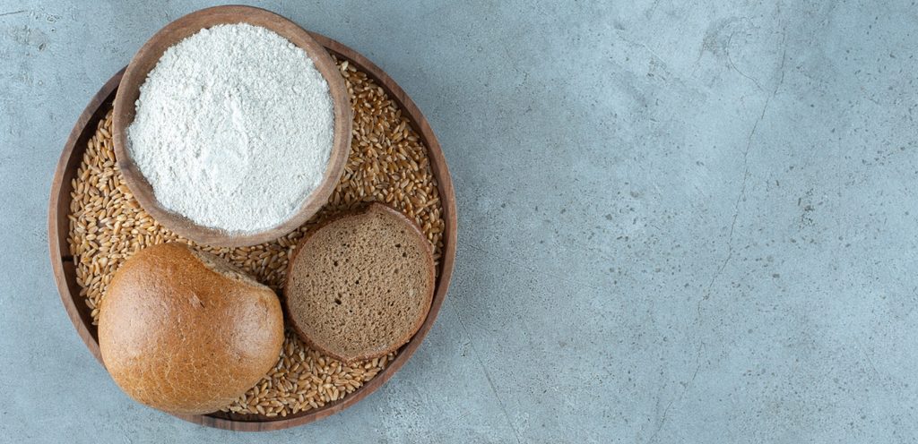 الفرق بين الدقيق الأسمر ودقيق البر