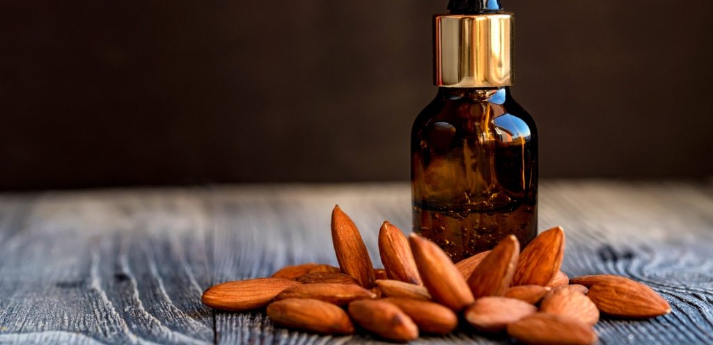 إستخدامات زيت اللوز الحلو