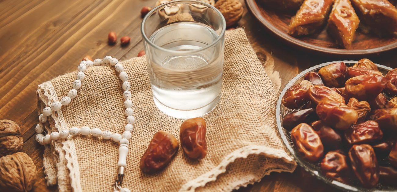 فوائد العجوة على الريق