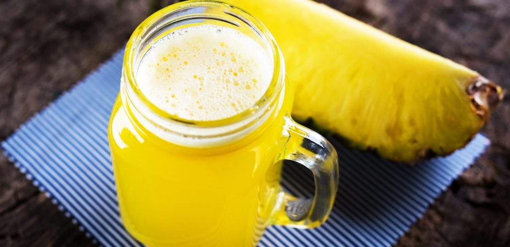 كوب من الاناناس