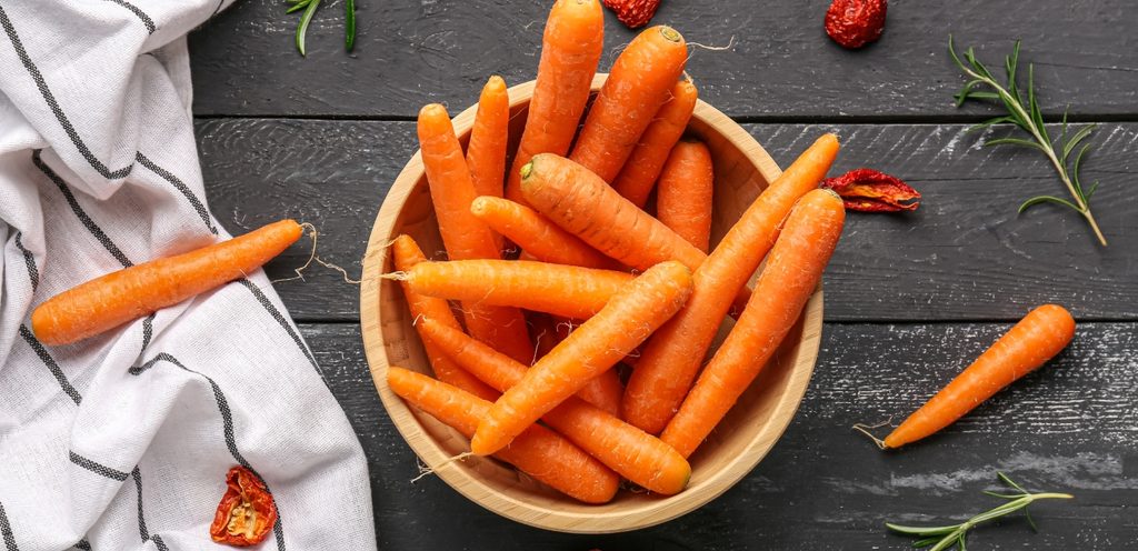 وعاء مليء بالجزر