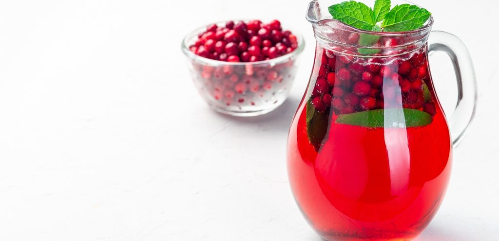 إبريق من عصير التوت