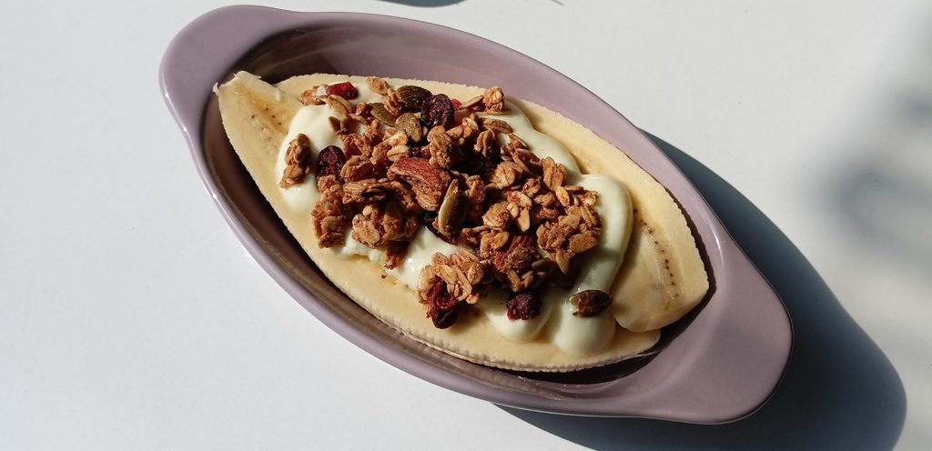 المعصوب بالموز والقشطة