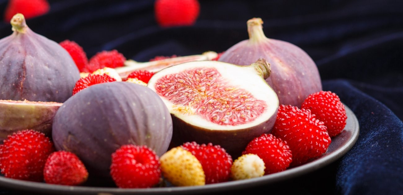 تين طازج وفريز وتوت