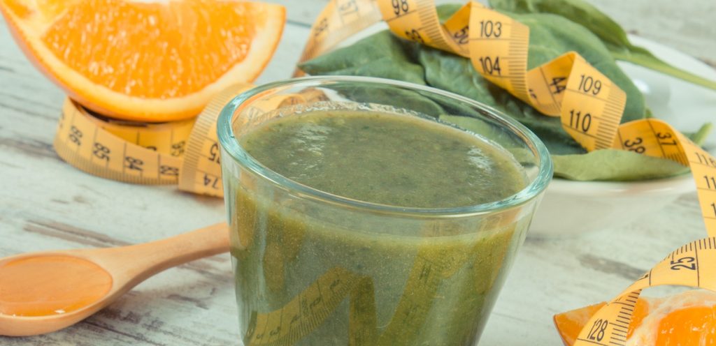 كوكتيل السبانخ والليمون والتفاح