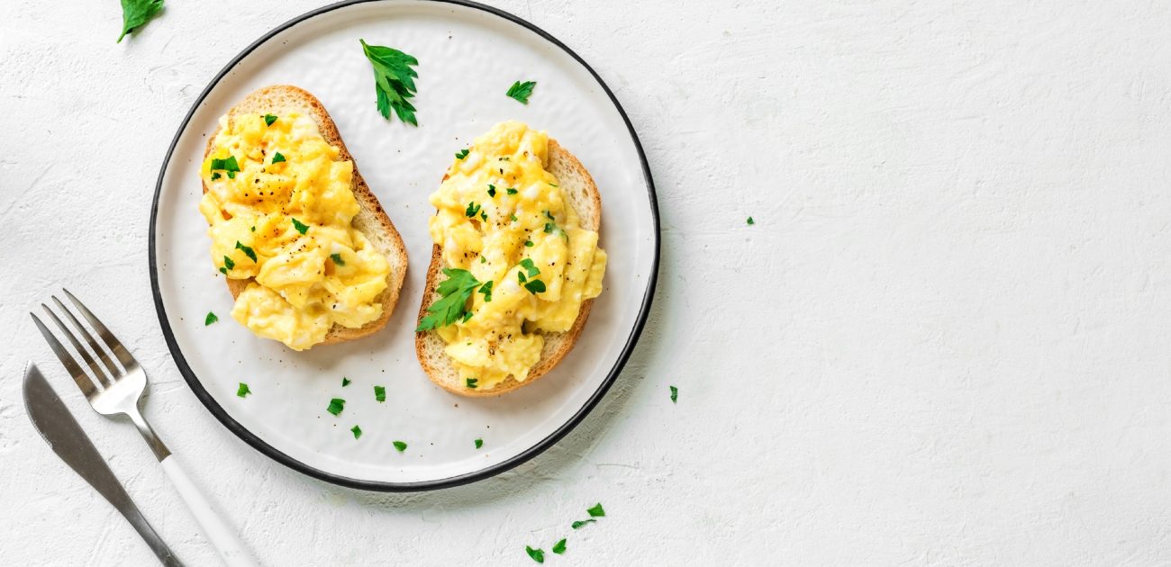 بيض مقلي مع الخبز