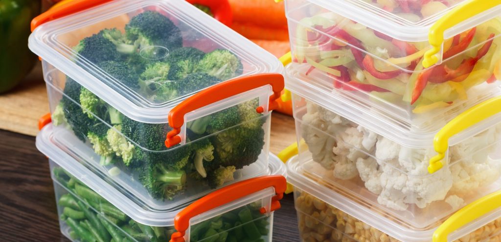 خضار مغلف بعبوة بلاستيكية