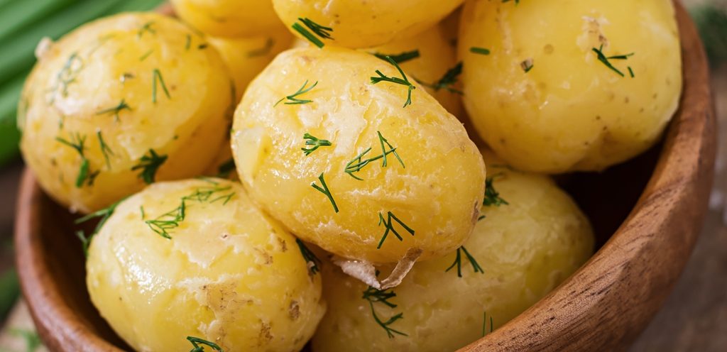 بطاطس مسلوقة