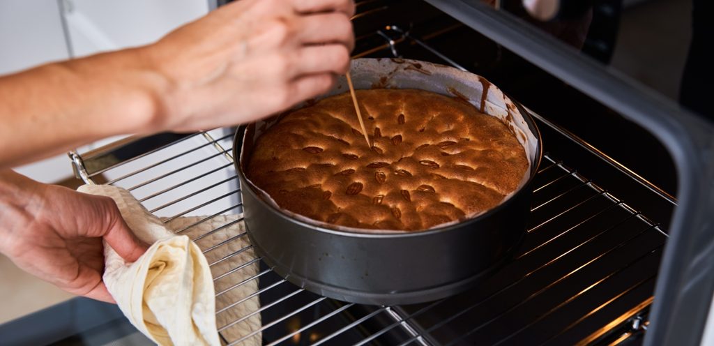 التأكد من درجة إستواء الكيك