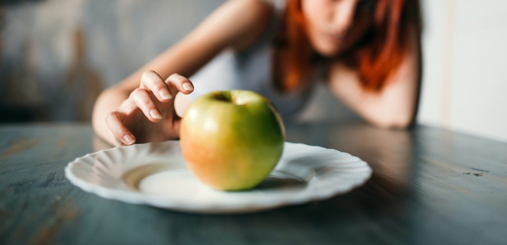 إخذروا التفاح على الريق