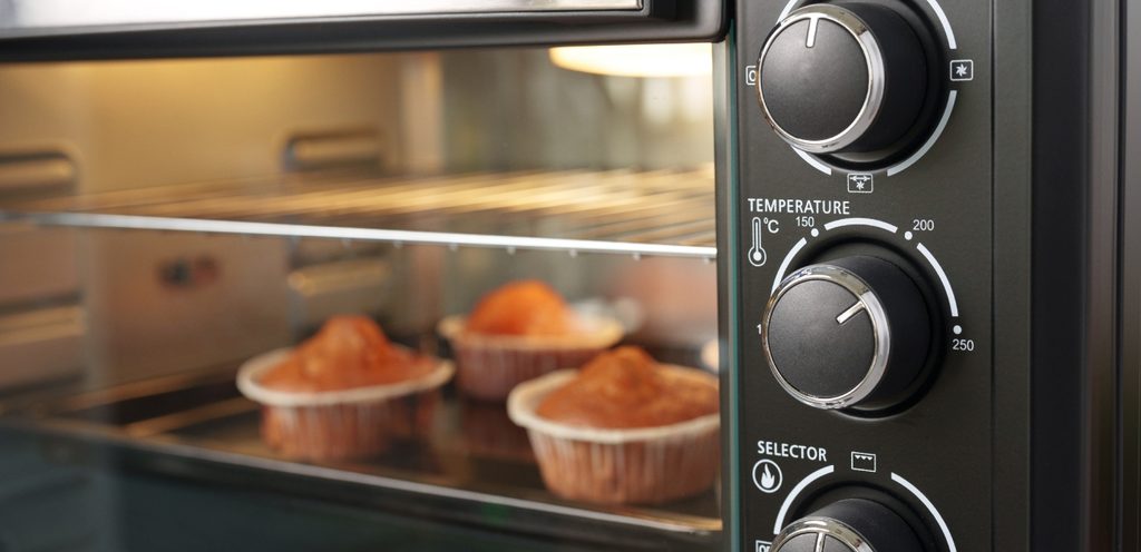 الكيك في الفرن الكهربائي