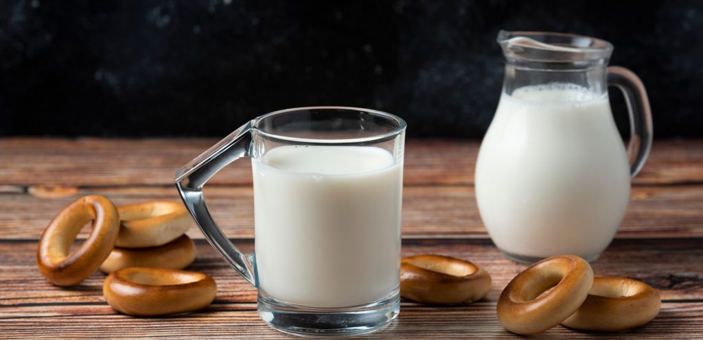 بسكويت مع لبن