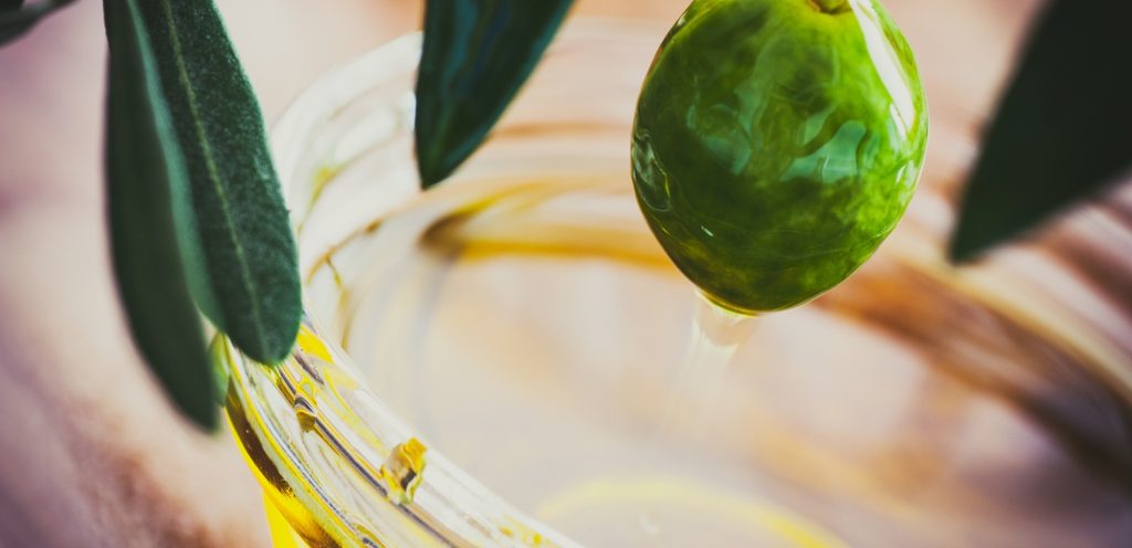 ترتيب أفضل زيت زيتون في العالم إكتشفوا أجود الأنواع - انتقاء أفضل زيت زيتون في العالم