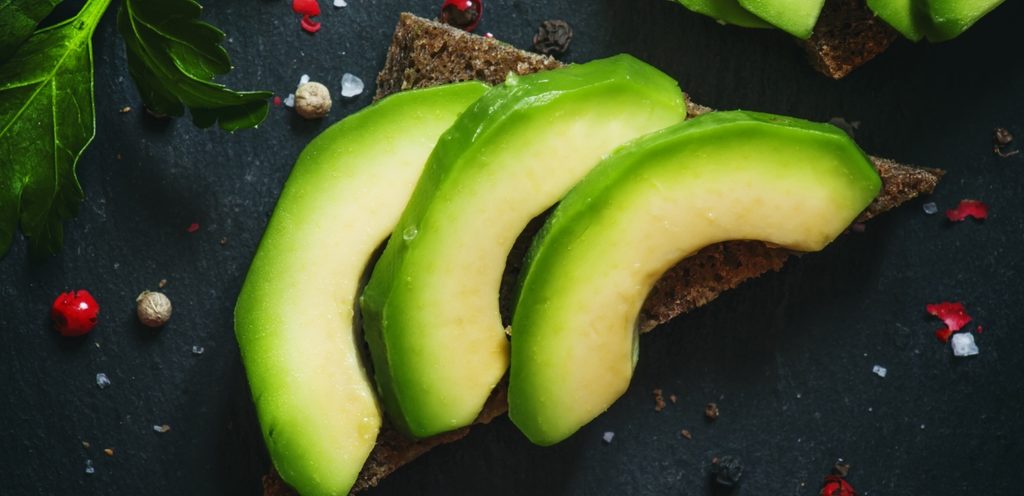 حبات من الأفوكادو