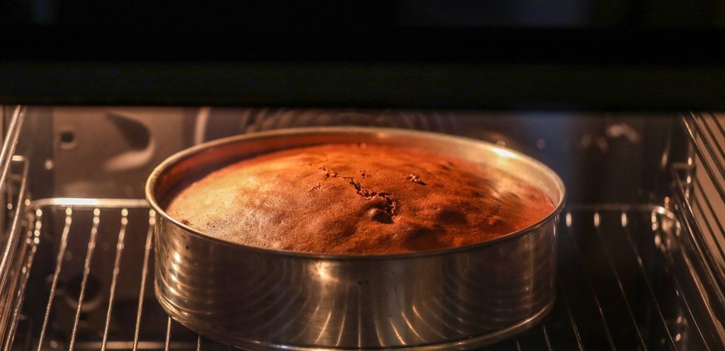 قالب كيك في الفرن