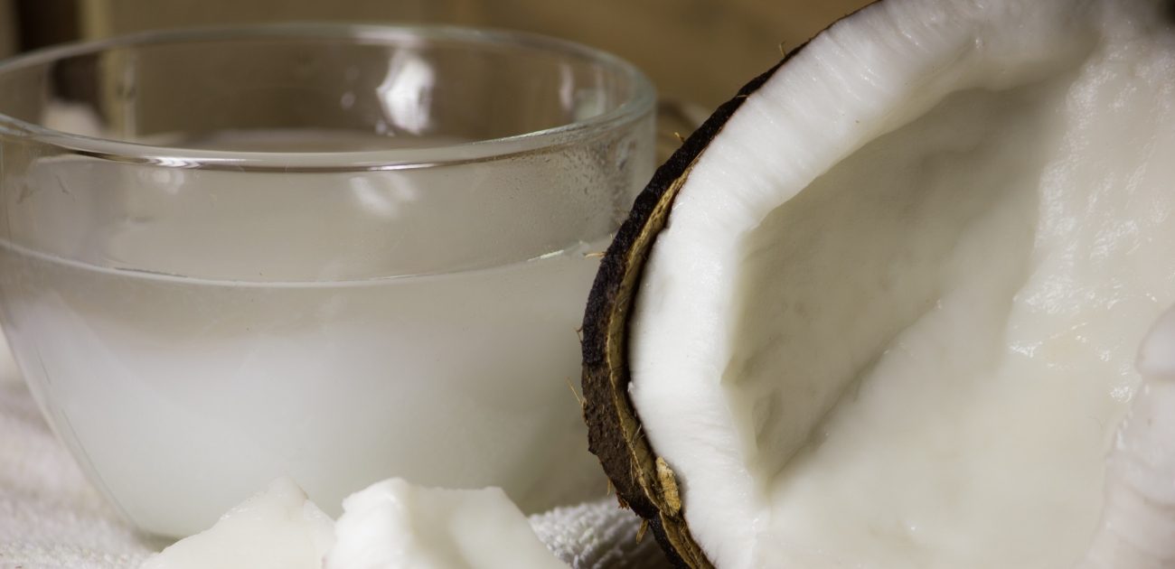 حبة مقطعة من جوز  الهند