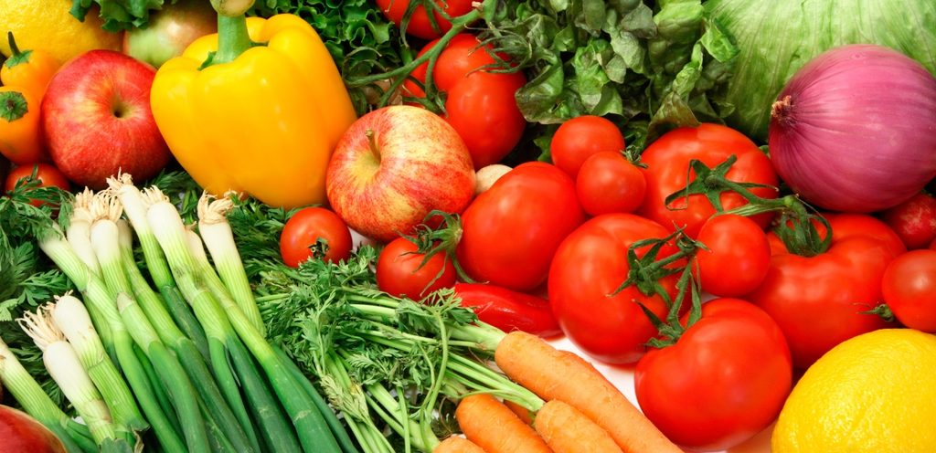 مجموعة من الخضار والفاكهة