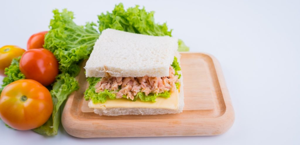 سندويش التونة بالخضار