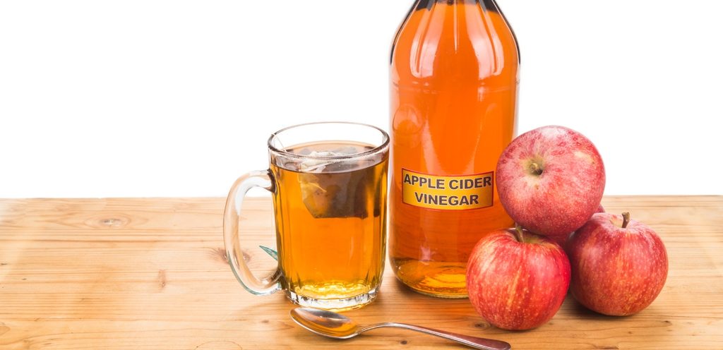 خلّ التفاح مع الشاي