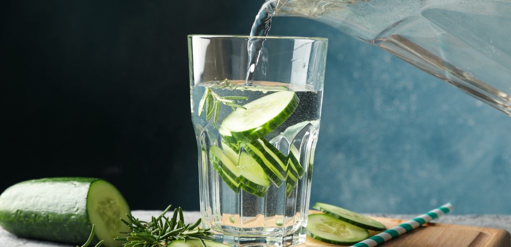 ماء مع مكونات أخرى