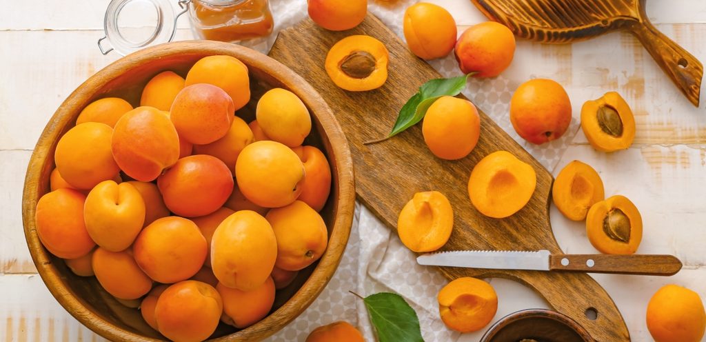 حبات من المشمش