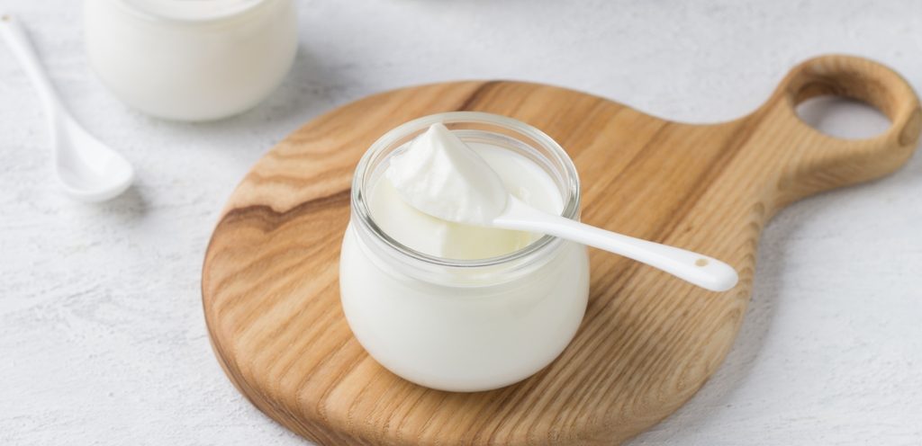 كوب من الزبادي