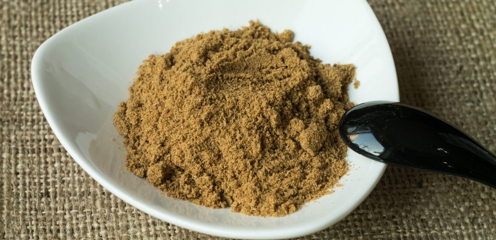 وعاء يحتوي الكمون المطحون