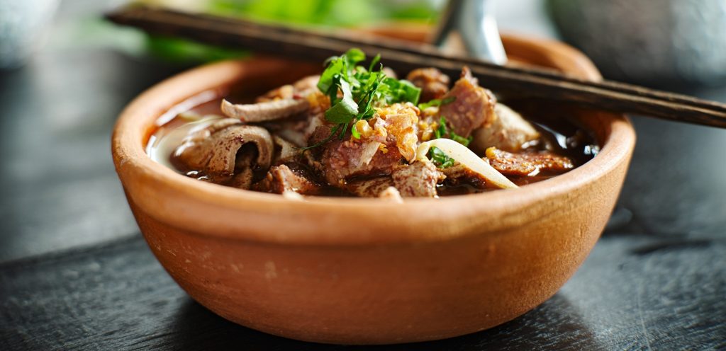 طبق من الفخار