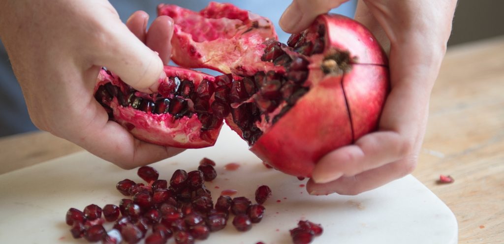 تقشير الرمّان