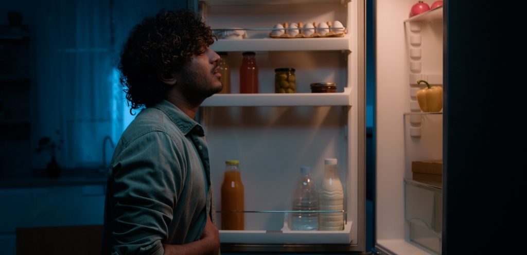 فتح مطول لباب الثلاجة