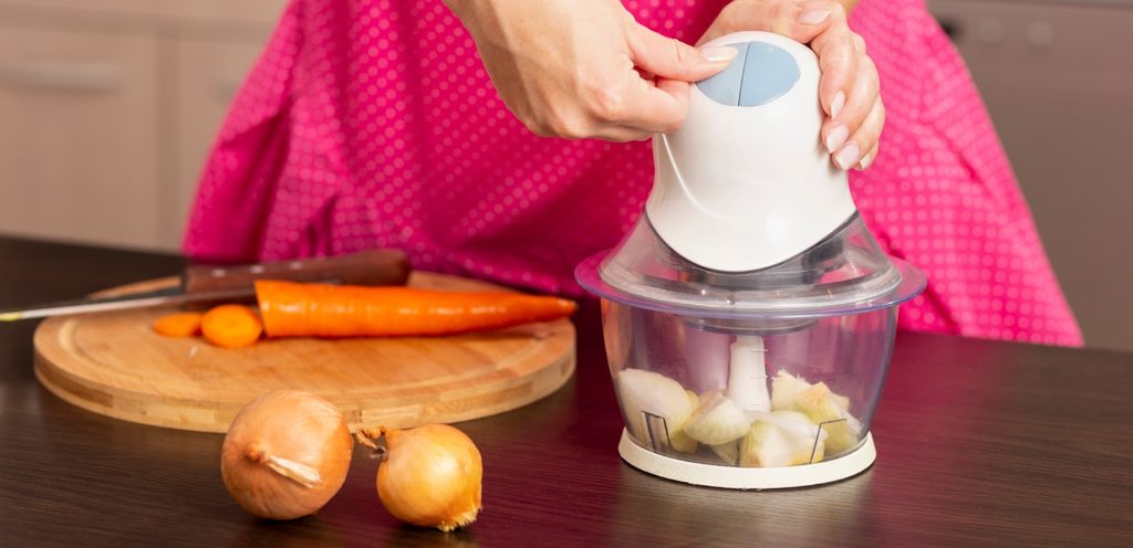 تقطيع البصل بالماكينة