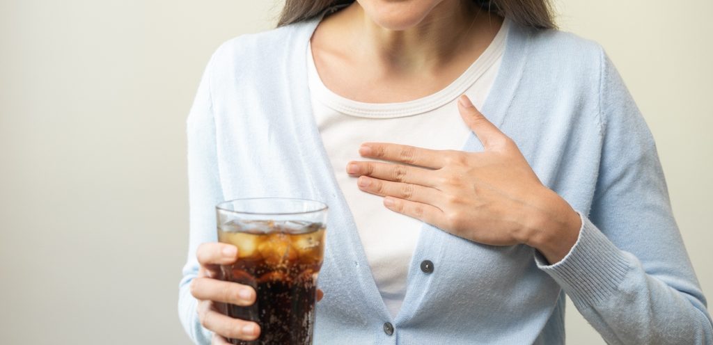 المشروبات الغازية تسبب الحموضة